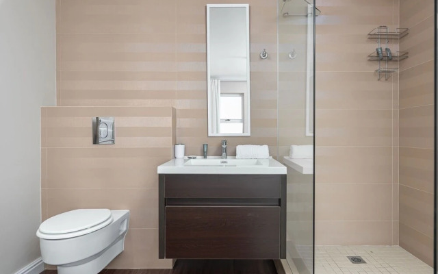 Century on Lake Luxury Apartments