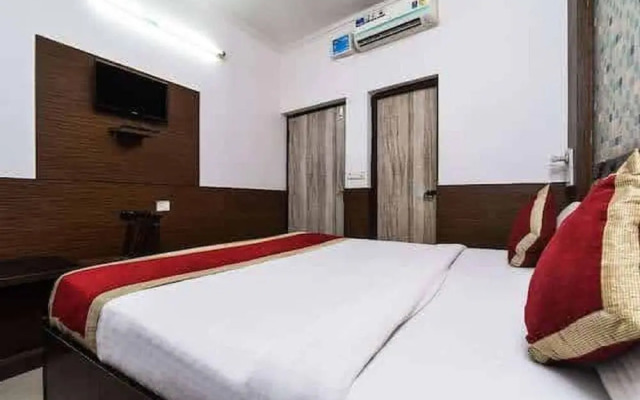 Pathway KDSON at Airport