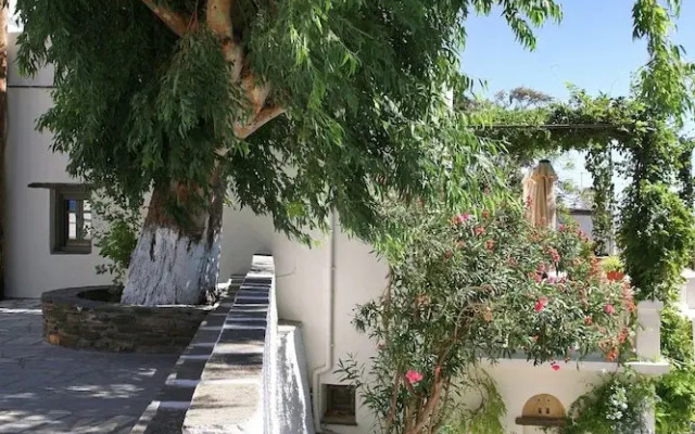 Tinos E Houses