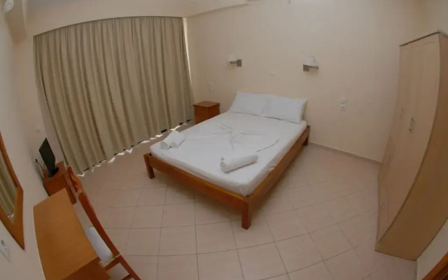 Nikos Hotel and Apartments