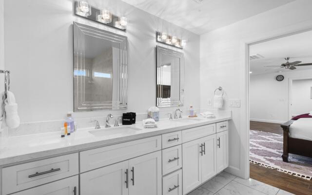 Jacuzzi and Park Bliss by HomeSlice stays