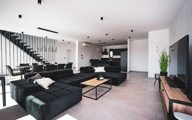 Villa Just be Happy by Trawelltopia