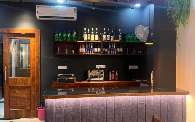 OYO 91695 Hotel Sarvika