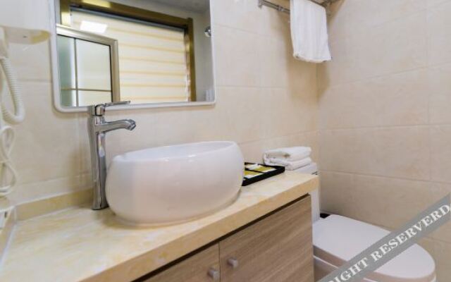 Huahai Art Hotel