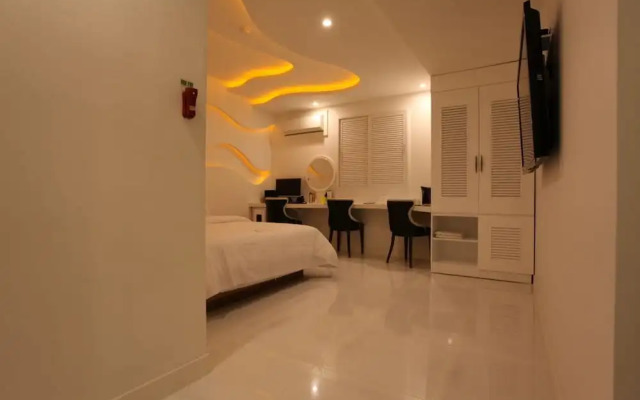 S Petite Hotel