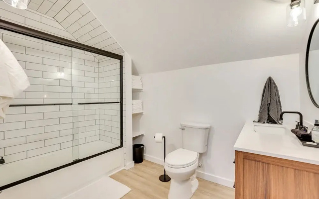 Family-friendly Donnelly Home w/ Private Hot Tub!