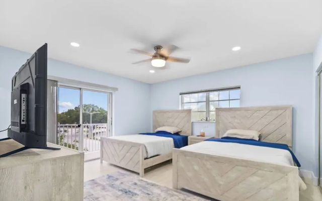 Las Olas & Beachside getaway with pool