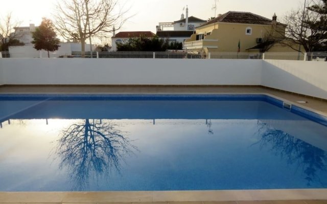2 Bed Apartment With com Pool