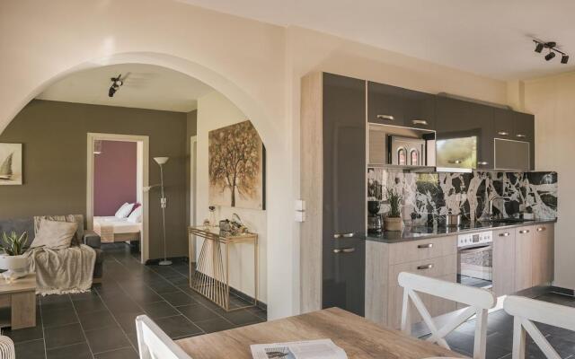 Queen Bee Apartment A
