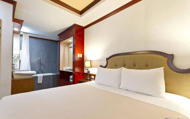 Dulcinea Hotel and Suites