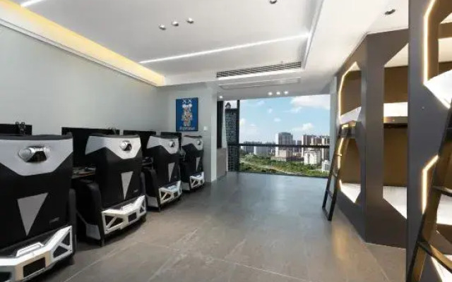 Burton Hotel (Xinyang High-speed Railway East Station)