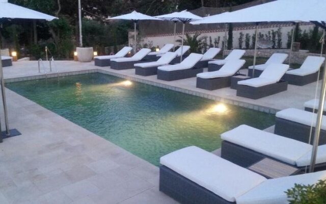 Dolphin Suites Hotel