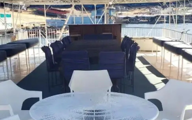 Houseboat With Aircon and Splash Pool - 2128