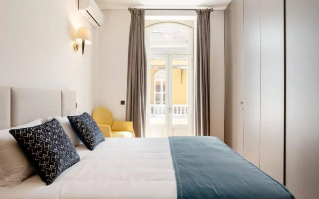 BOUTIQUE Rentals-Art & Charm II Apt w/ Terrace