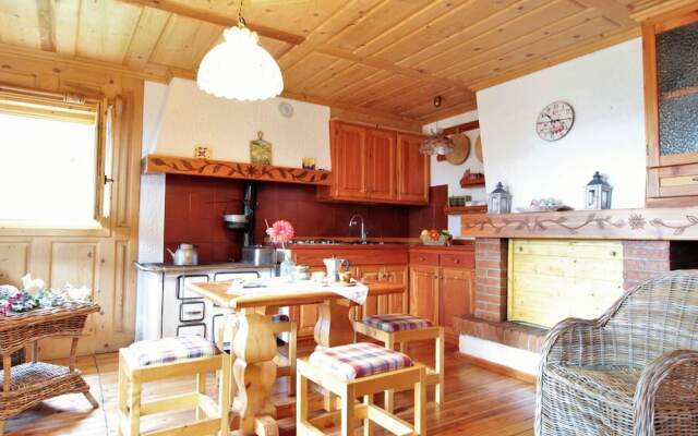 Belvilla by OYO Hilltop Chalet in Lamon With Views