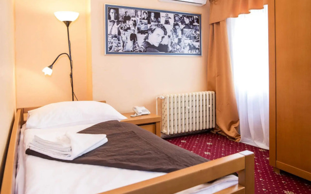 Film Hotel