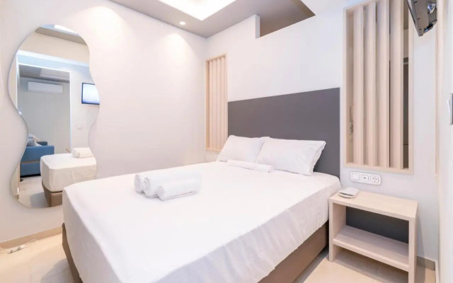 SithoniaRS Luxury Ground Floor Apartment With Private Garden