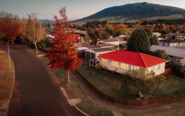 Alpine House Tongariro - Turangi Holiday Home