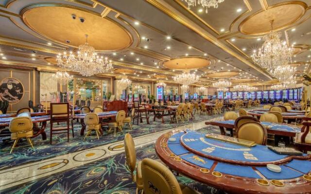 Les Ambassadeurs Marina Hotel & Casino