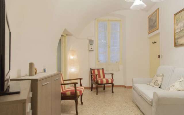 1 Bed Flat - Sleeps 2 - Parking