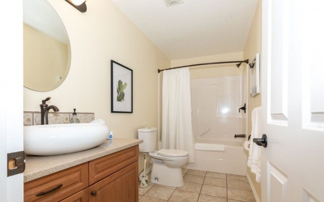 LUXURIOUS 5-Br Acreage | Year-Round Heated Pool & HotTub | Mtn View | Pool Table