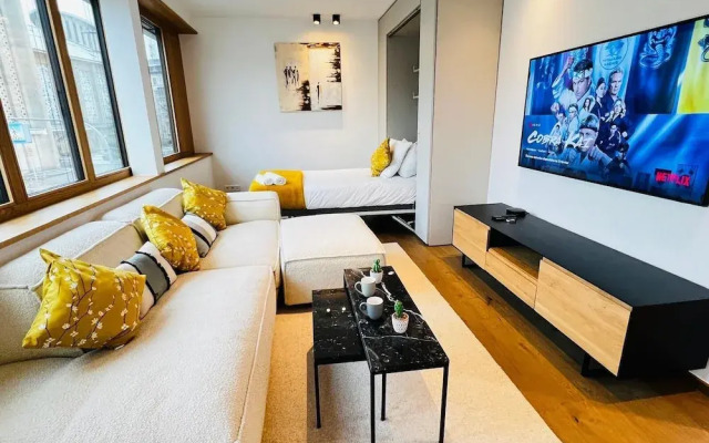 Beautiful one bedroom w balcony&parking