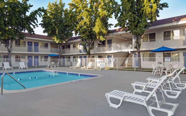 Motel 6 San Jose, CA - South