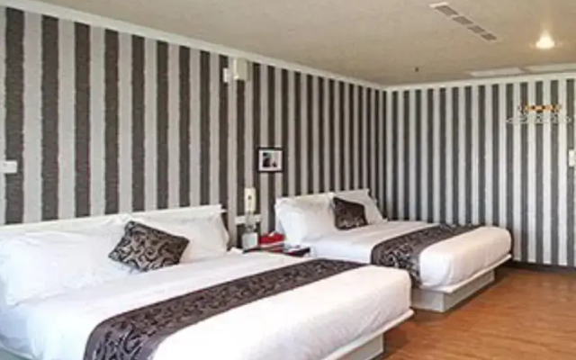 Ya Tai Hotel