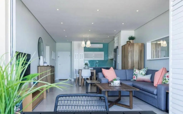 Waterfront Getaway, 2 Bedroom Seaside Bliss