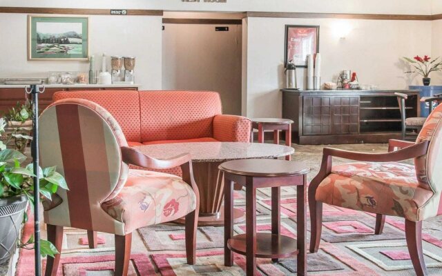 Econo Lodge Central