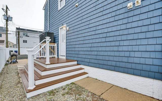Bright Duplex Condo: Walk to Brigantine Beach!