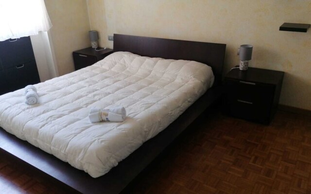 4 bed Apartment in Milano 7 min Duomo up to 6 Peop