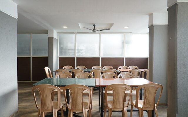 OYO 28029 Living Luxurious Studio Rooms