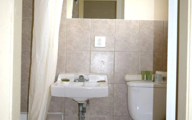 Centre Suites Inns Motel