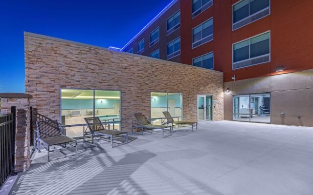 Holiday Inn Express & Suites Parsons