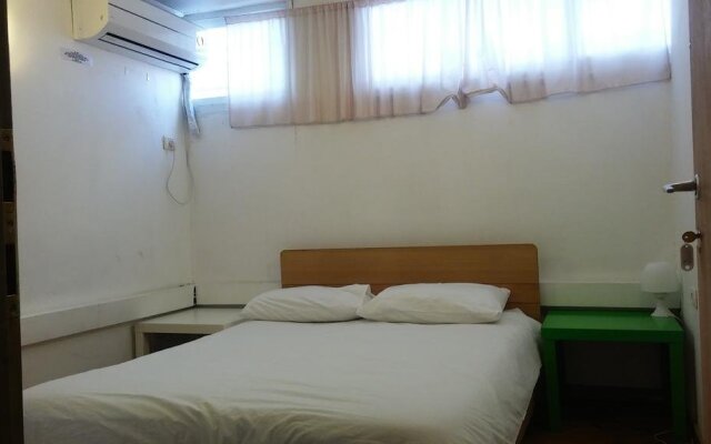 Overstay TLV Hostel