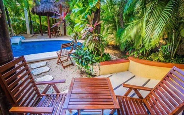 Magic, 1 block from Mamitas Beach by Tripintravel