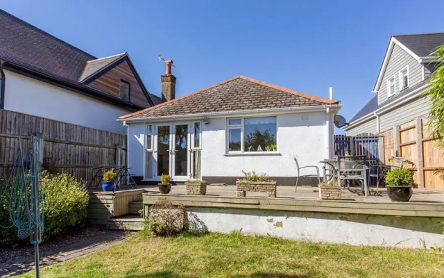 Woodstock in Poole With 2 Bedrooms and 1 Bathrooms