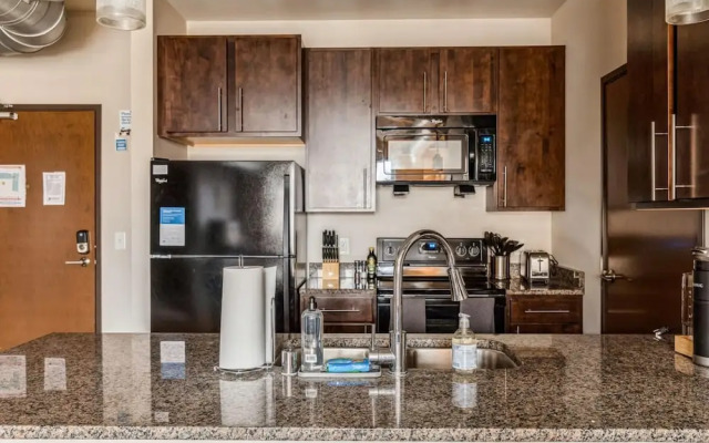 Milwaukee Beautiful Family 2BD 2BA Downtown Apartment