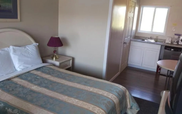 Bay Lake Inn (Frontiersman Motel)