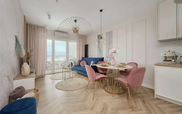 Krakowska Apartment by Renters Prestige