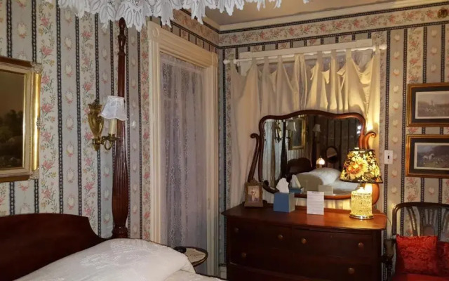 Holidae House Bed & Breakfast