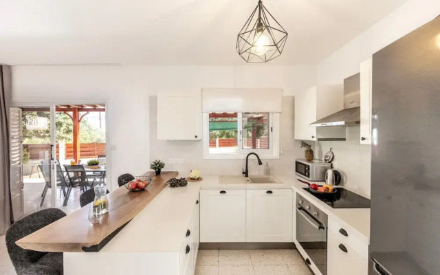 Larnaca Seaside Villa Marina 44