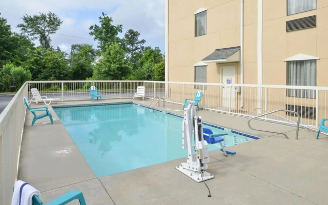 Americas Best Inns Augusta Gro