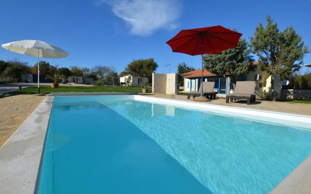 Golden and Green Acres Holiday Home With Pool and Sauna