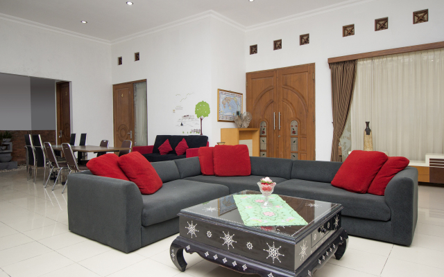 Super OYO Collection O 1061 Aliya Homestay