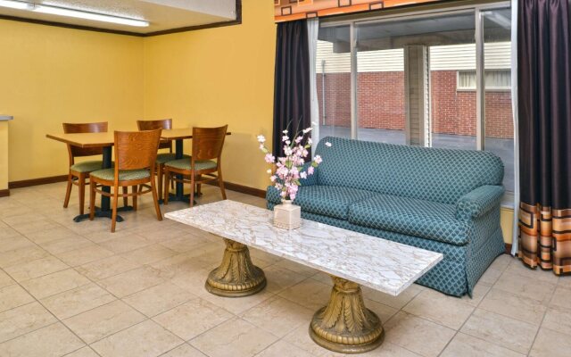 Americas Best Value Inn & Suites - East Toledo/Millbury