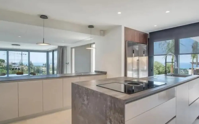 Sunrise Villa Marbella by Lodgerstrip