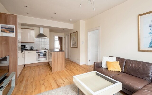 Cute 2 Bedroom Apt With View Of The Castle