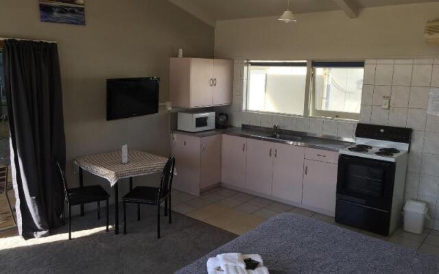 Waiteti Lakefront Motel